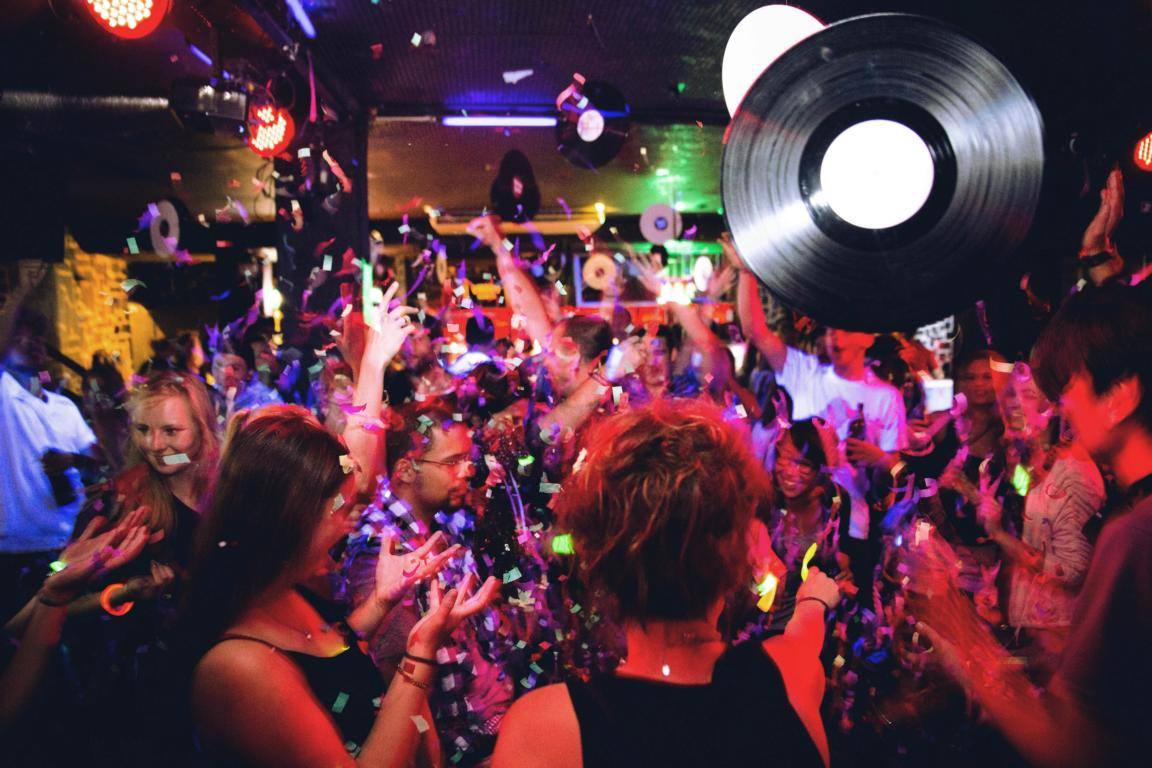 Tanz in den Indie Mai